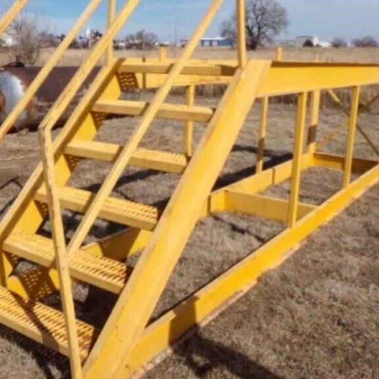 METAL STEPS PLATFORM, NO FLOOR, 18' L, 40" W