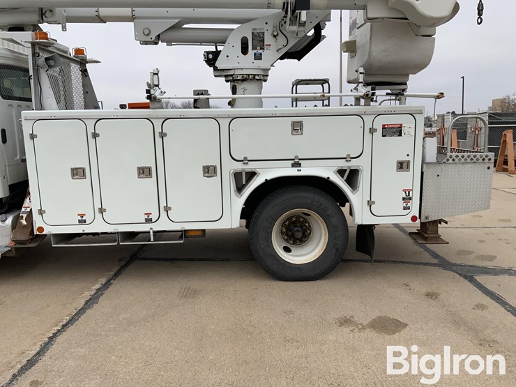 2010-freightliner-m2-106-s/a-bucket-truck-image-9