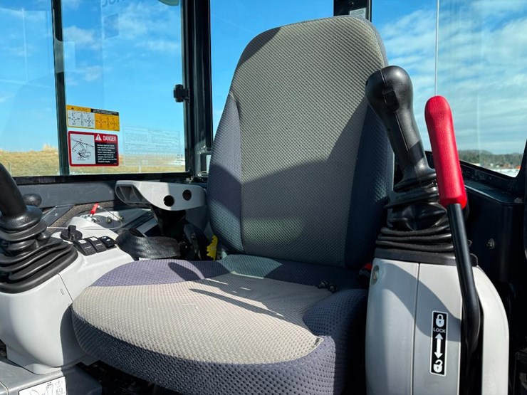 2021-deere-30g-image-47