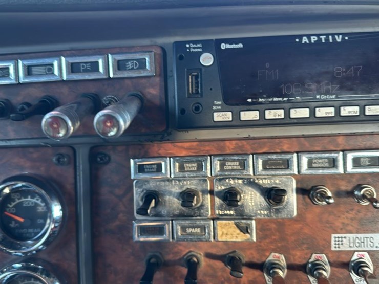 2005-kenworth-t800-image-60