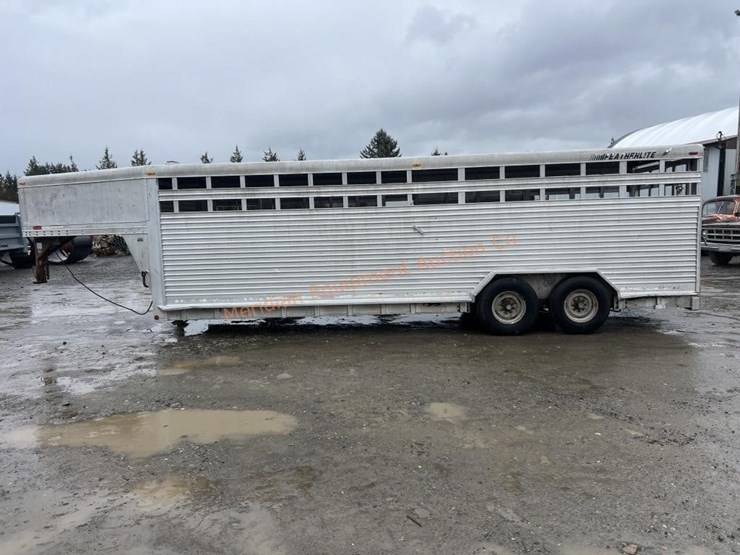 1996-featherlite-8120-image-2