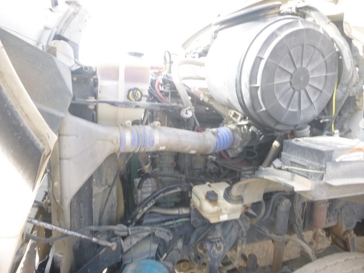 2008-sterling-lt9500-image-20