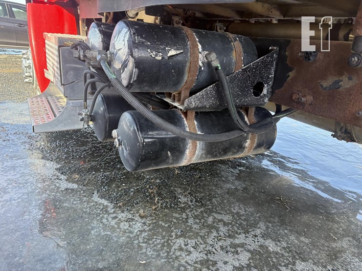 2004-freightliner-columbia-112-image-15