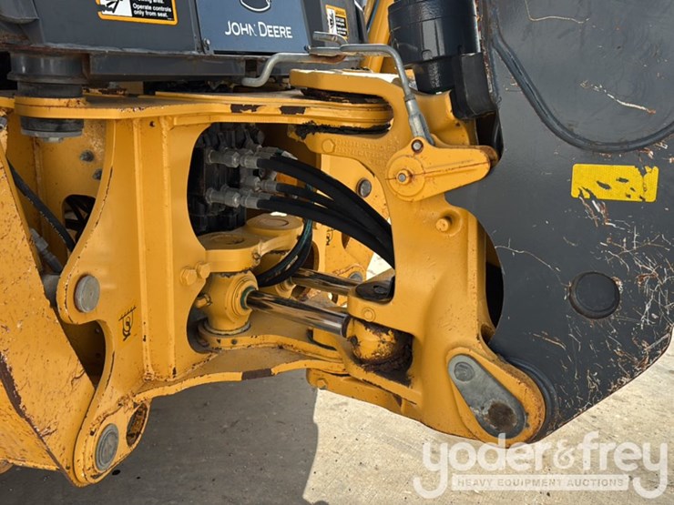 2019-deere-310l-image-25