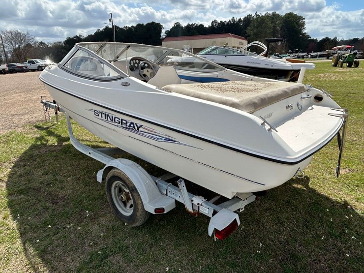 2007-stingray-180rx-ski-boat-image-6