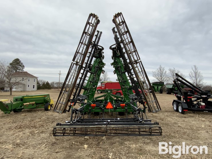 2019-john-deere-33-image-6