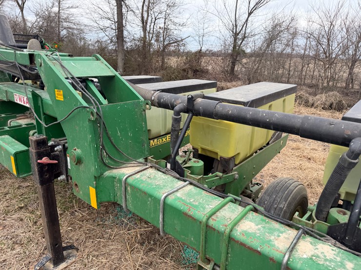 john-deere-12-image-64