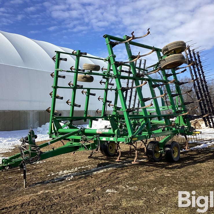 2012 JOHN DEERE 2210L