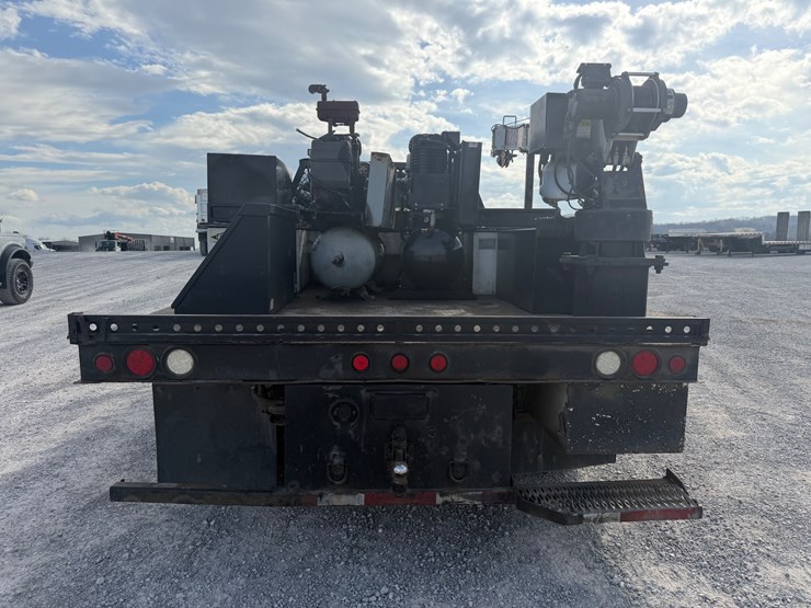 2014-chevrolet-3500-image-5