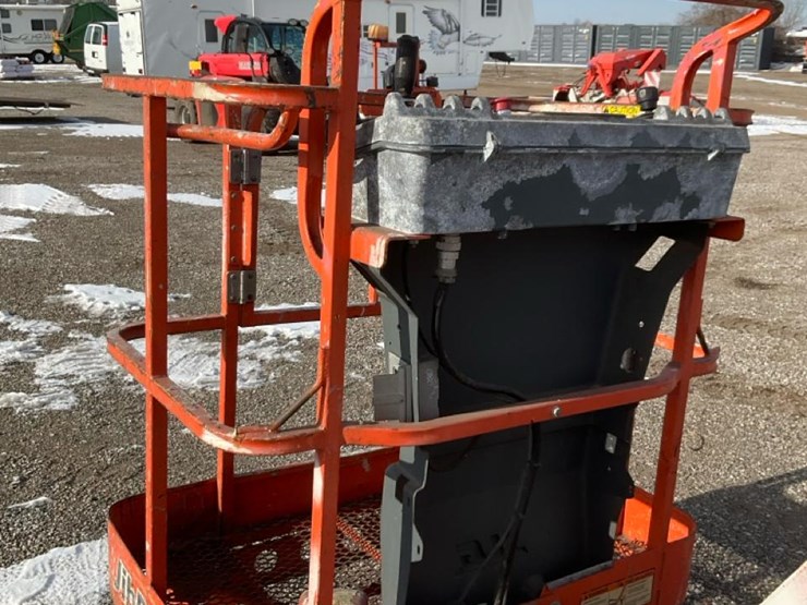 2000-jlg-e300ajp-image-15