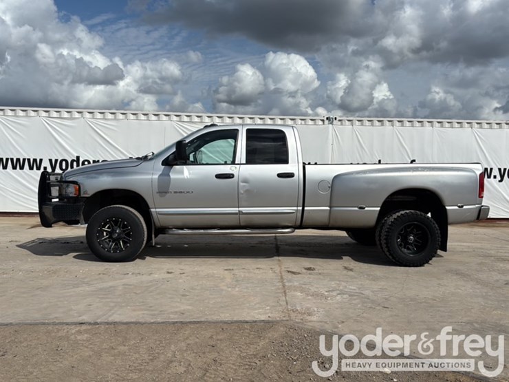 2004-dodge-ram-3500-image-2