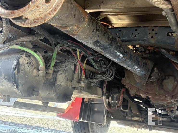 2004-freightliner-columbia-112-image-36