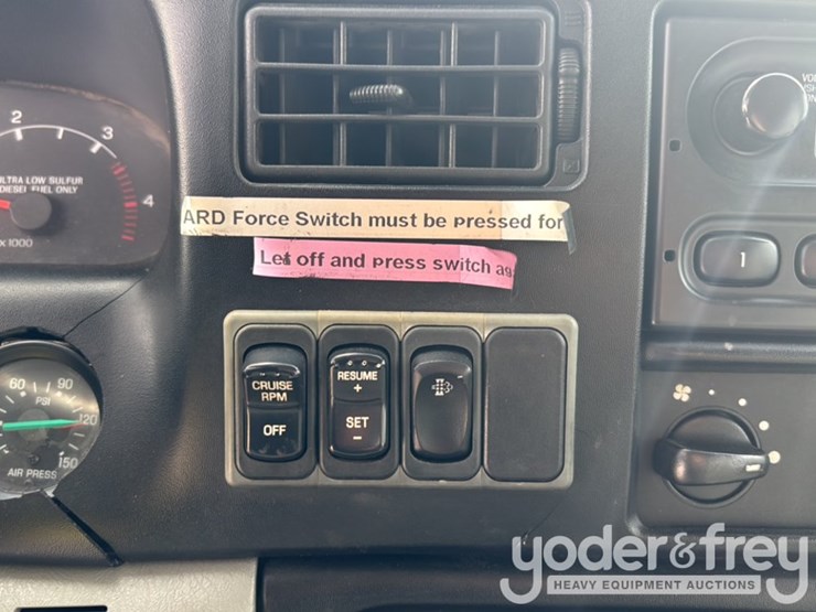 2009-ford-750-image-50