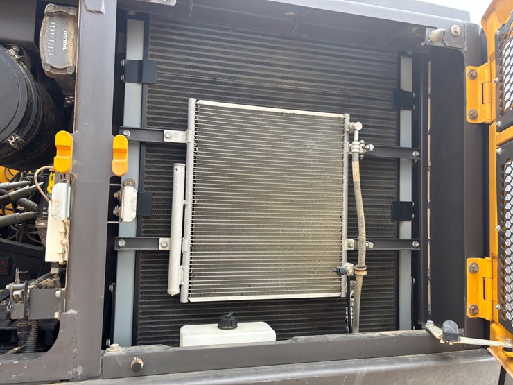 2022-volvo-ec220el-image-38