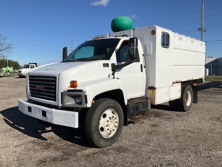 2004-gmc-topkick-image-1