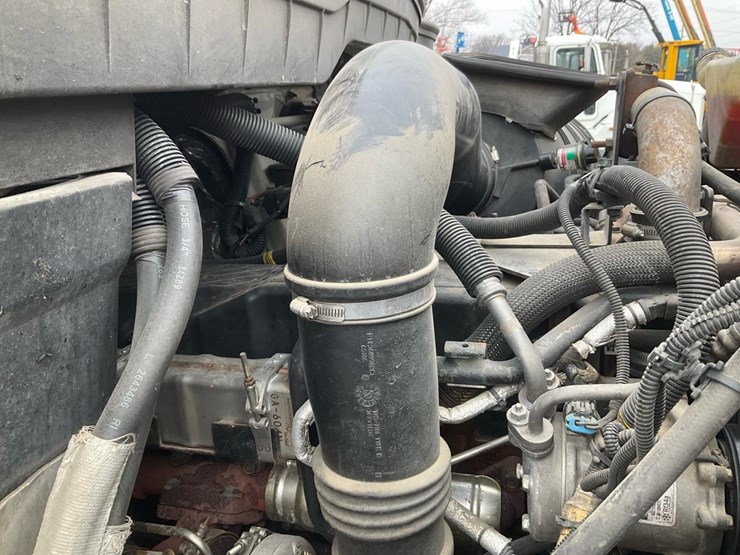 2014-international-7300-image-127