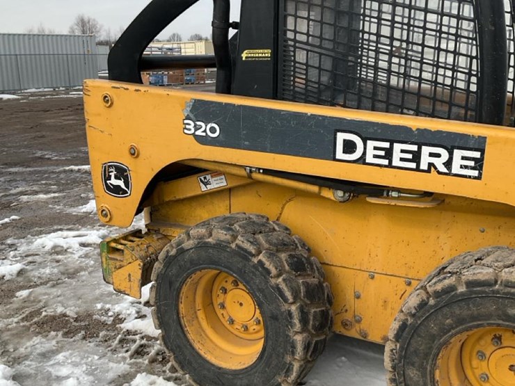 2004-john-deere-320-image-64