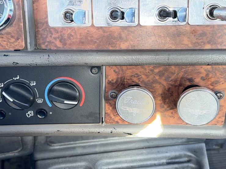 2005-kenworth-t800-image-64