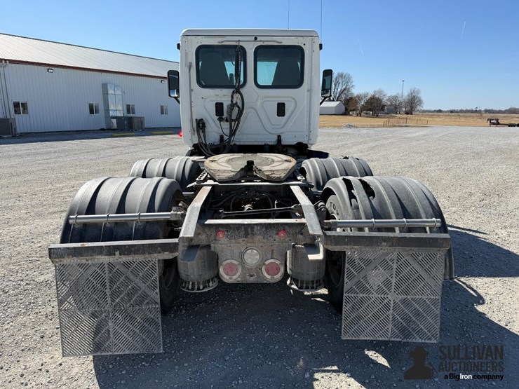 2015-freightliner-cascadia-113-image-6