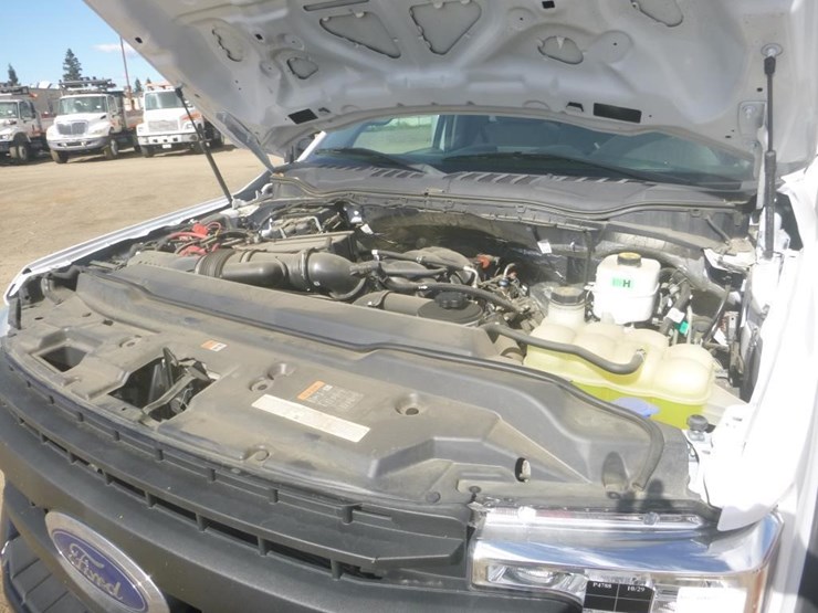 2022-ford-f450-xl-image-18