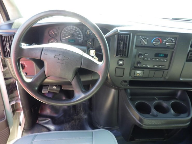2005-chevrolet-express-2500-image-9