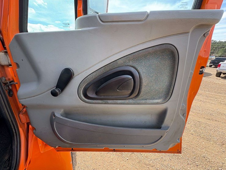 2004-international-durastar-4300-image-19