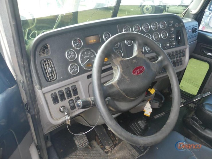 2019-peterbilt-389-image-15
