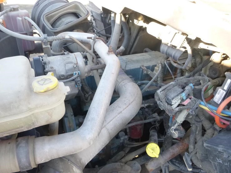 2004-international-7400-image-37