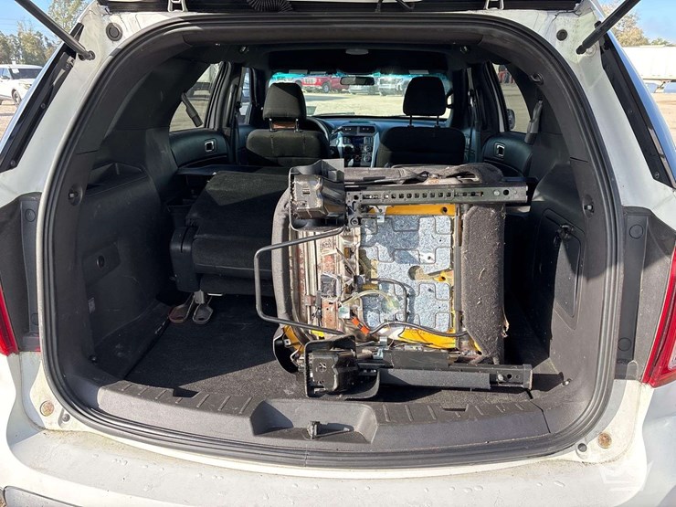 2015-ford-explorer-image-12