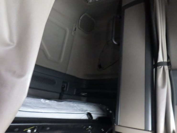 2017-freightliner-cascadia-125-evolution-image-7