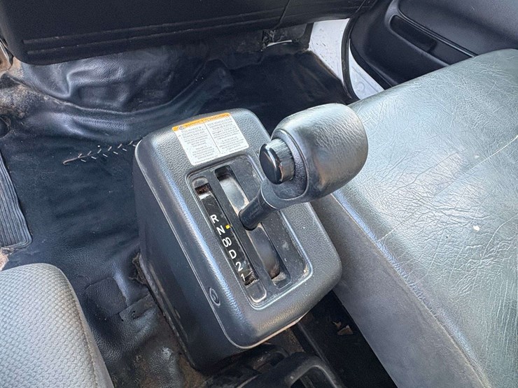 2018-hino-268a-image-17