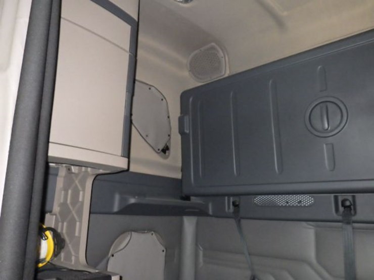 2016-freightliner-cascadia-125-image-23