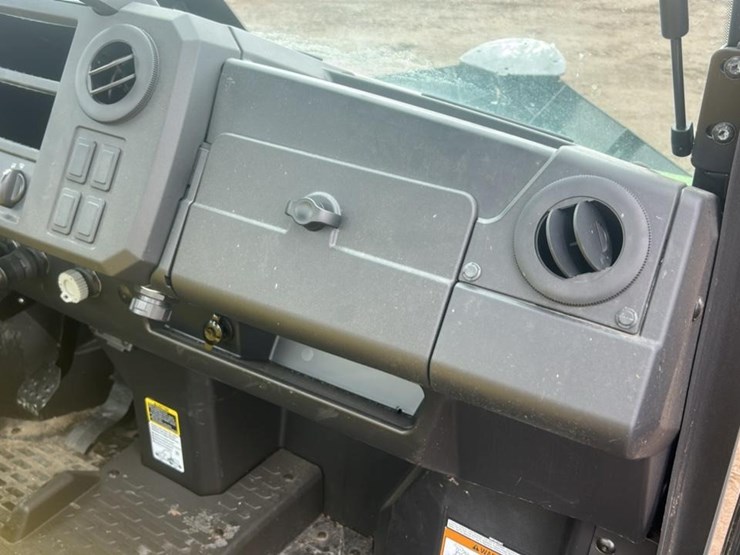 2020-john-deere-2020-image-43