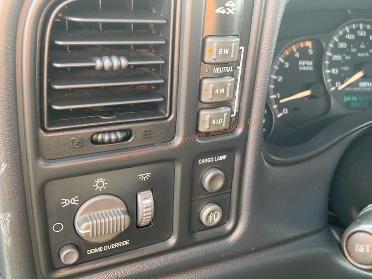 2002-chevrolet-silverado-2500-image-32