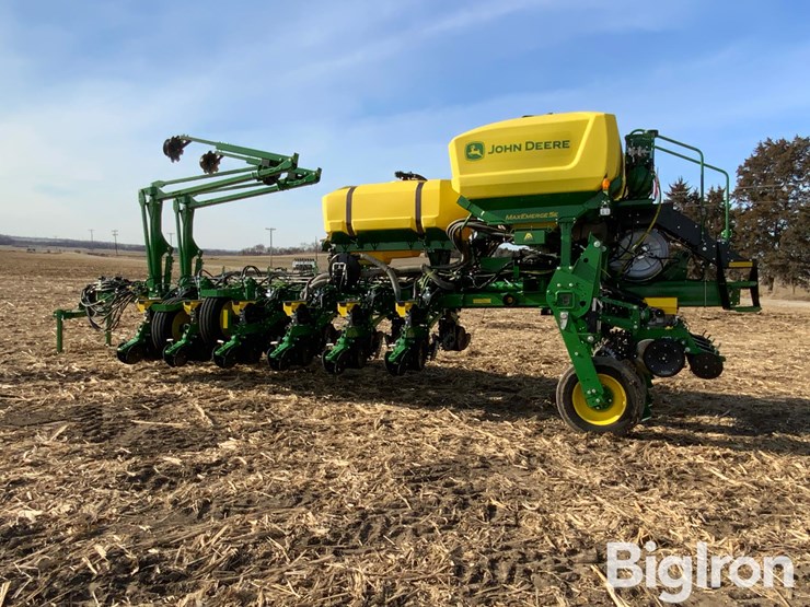 2022-john-deere-1775nt-image-7