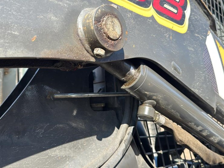 2011-new-holland-c238-image-43