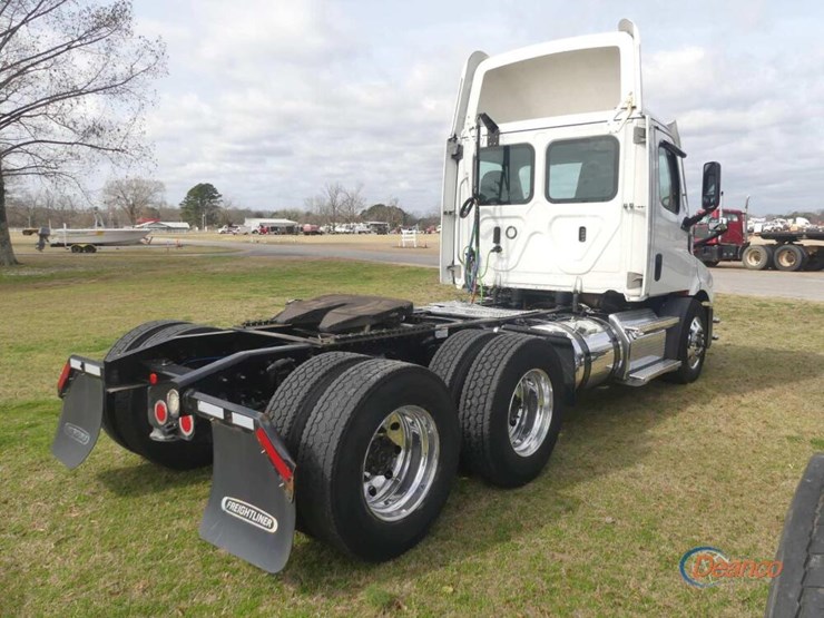 2021-freightliner-cascadia-116-image-2