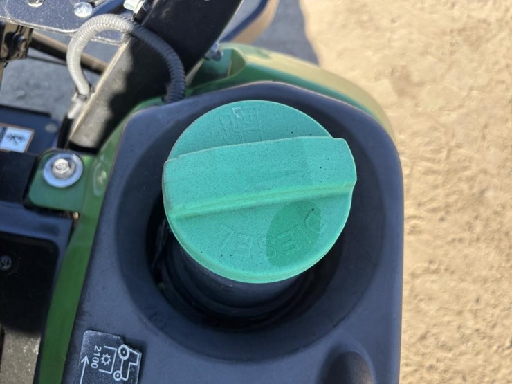 2021-john-deere-1025r-image-32