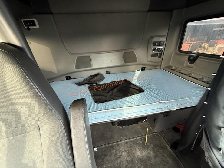 2017-international-prostar-image-34