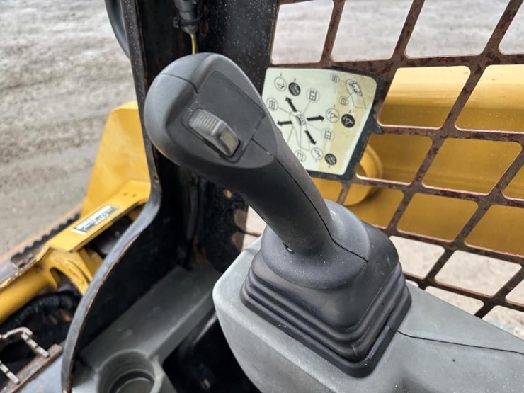 2021-caterpillar-259d3-image-24