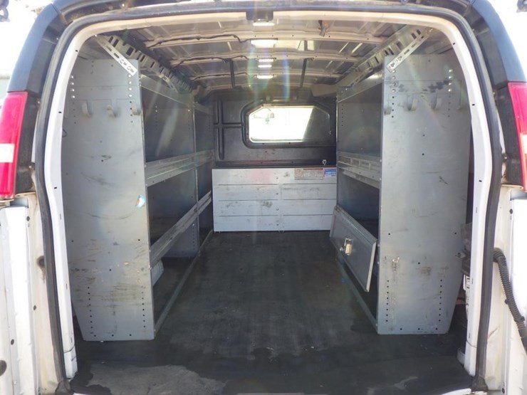 2018-chevrolet-express-2500-image-8