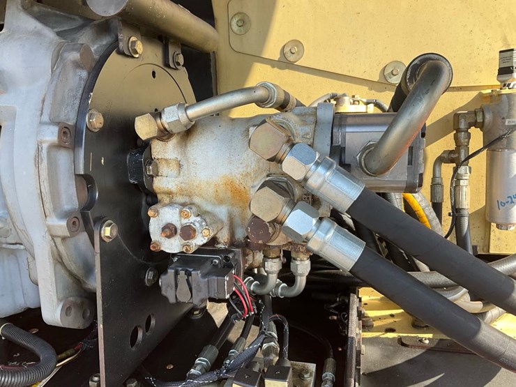 2004-jlg-600s-image-58