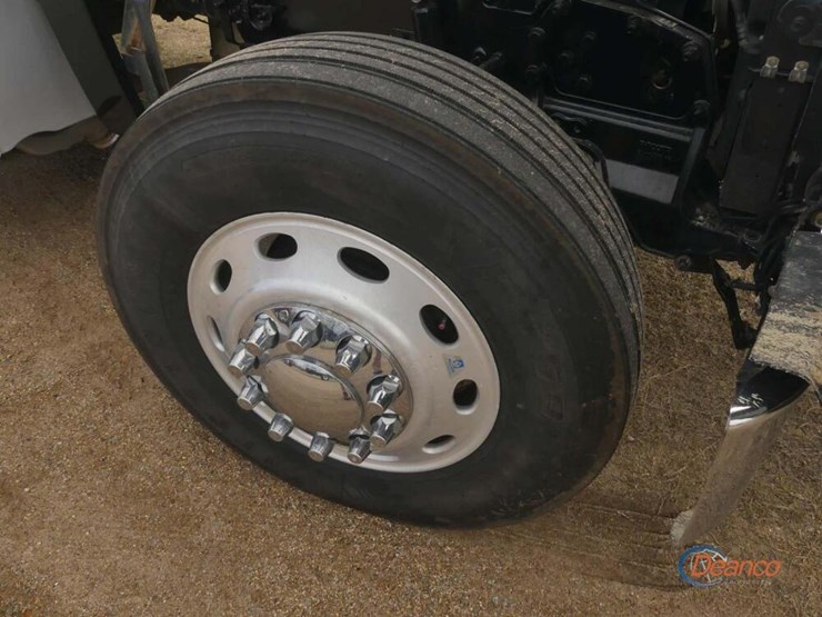 2020-peterbilt-389-image-12