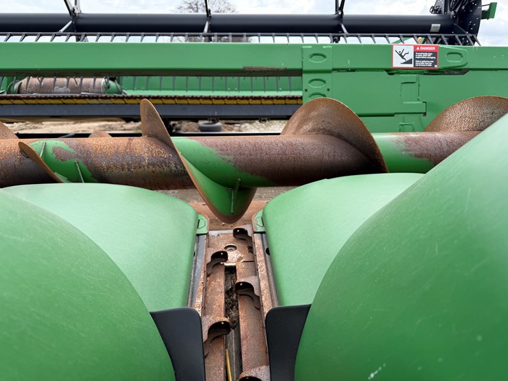 john-deere-c8r-image-37