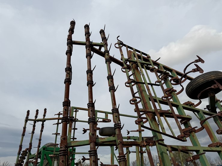 john-deere-32-image-16