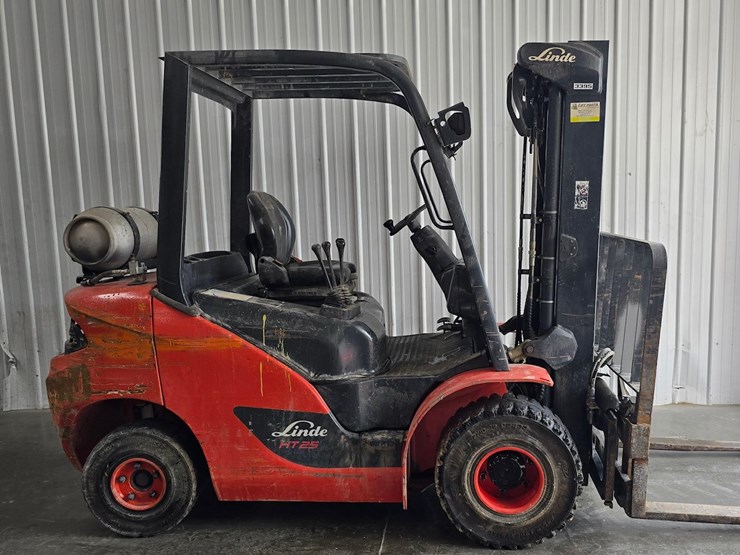 #1355-•-2020-linde-ht25t-forklift-image-4