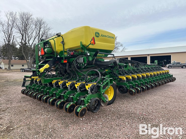 2024-john-deere-db60-image-5