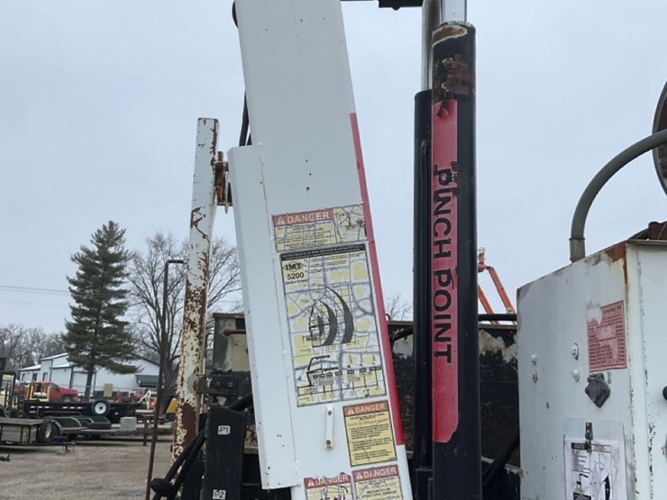 2014-international-7300-image-80