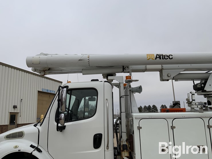 2010-freightliner-m2-106-s/a-bucket-truck-image-12