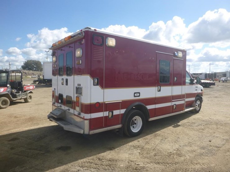 2005-ford-e450-image-3